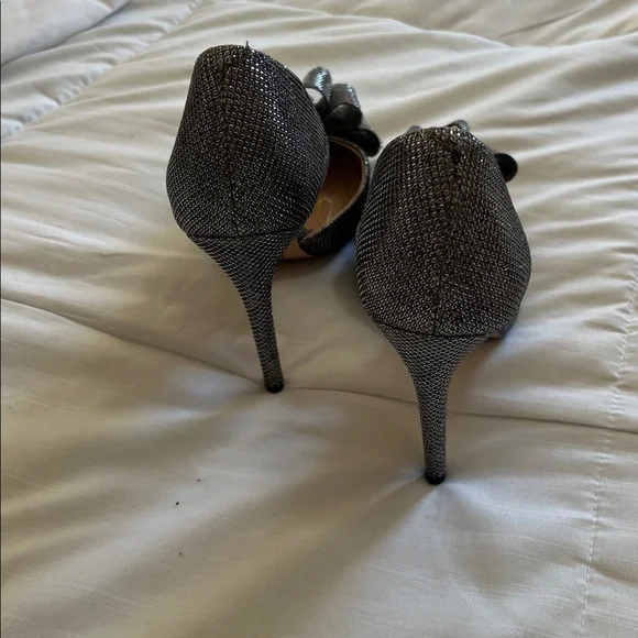 Betsey Johnson Silver Bow Heels - Picture 2 of 3